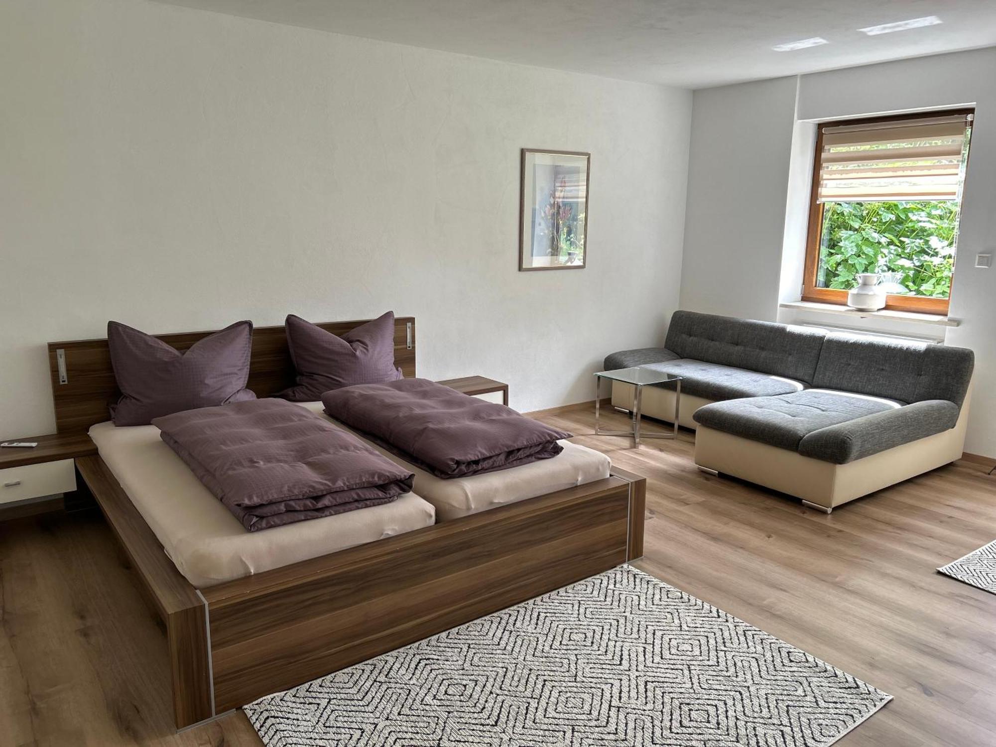 Ruhige Ferienwohnung Mit Terrasse Fuer 2 Personen Vohenstrauss Exterior photo