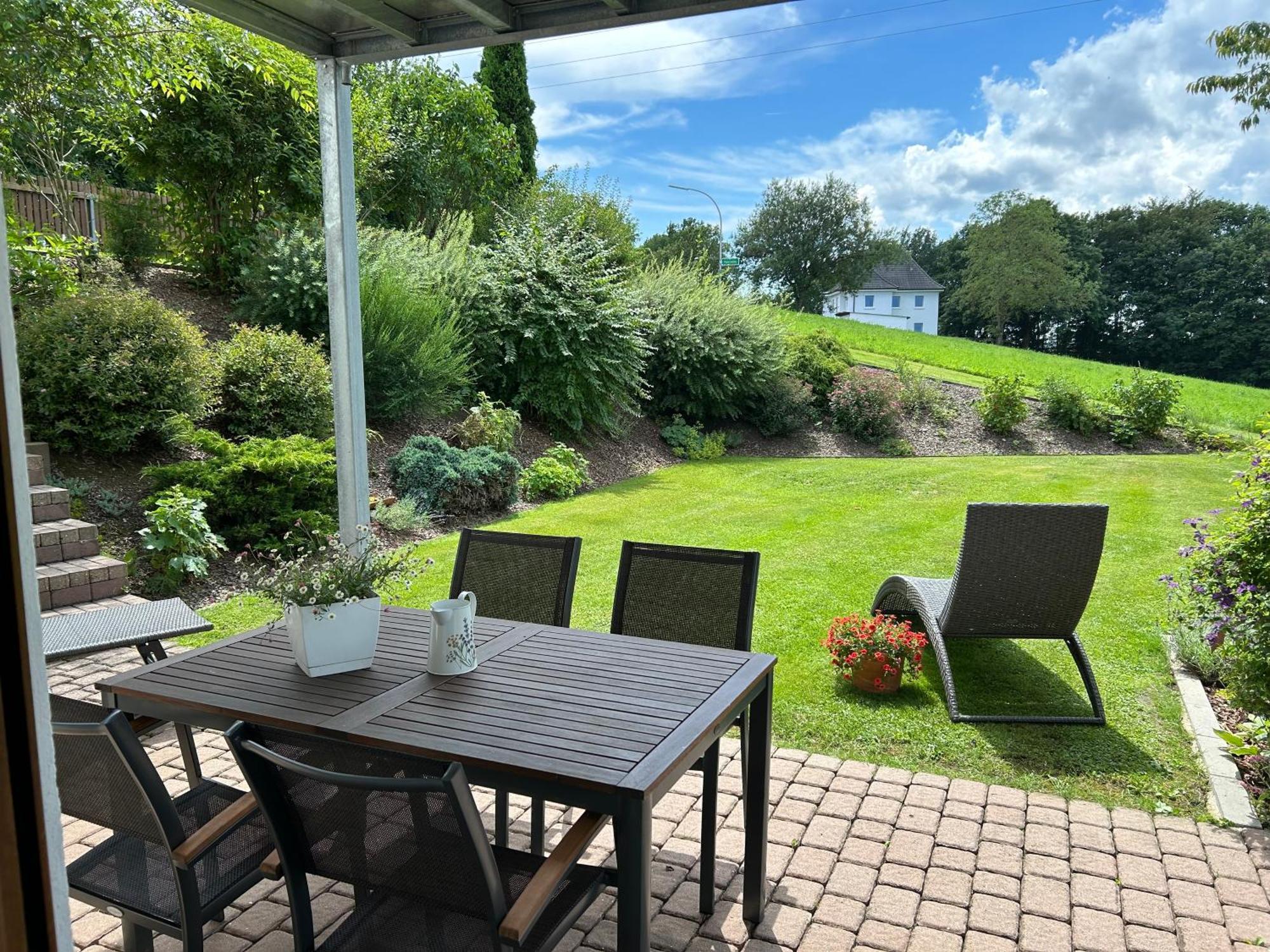 Ruhige Ferienwohnung Mit Terrasse Fuer 2 Personen Vohenstrauss Exterior photo