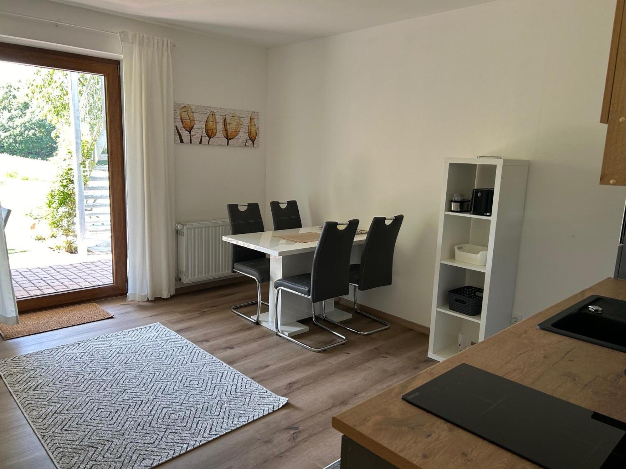 Ruhige Ferienwohnung Mit Terrasse Fuer 2 Personen Vohenstrauss Exterior photo